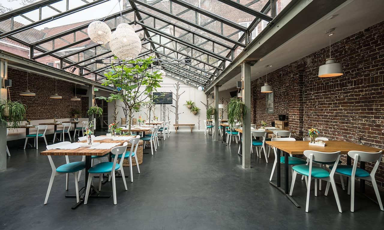 Rent vs Buy: Choosing the Right Furniture Model for Your Venue