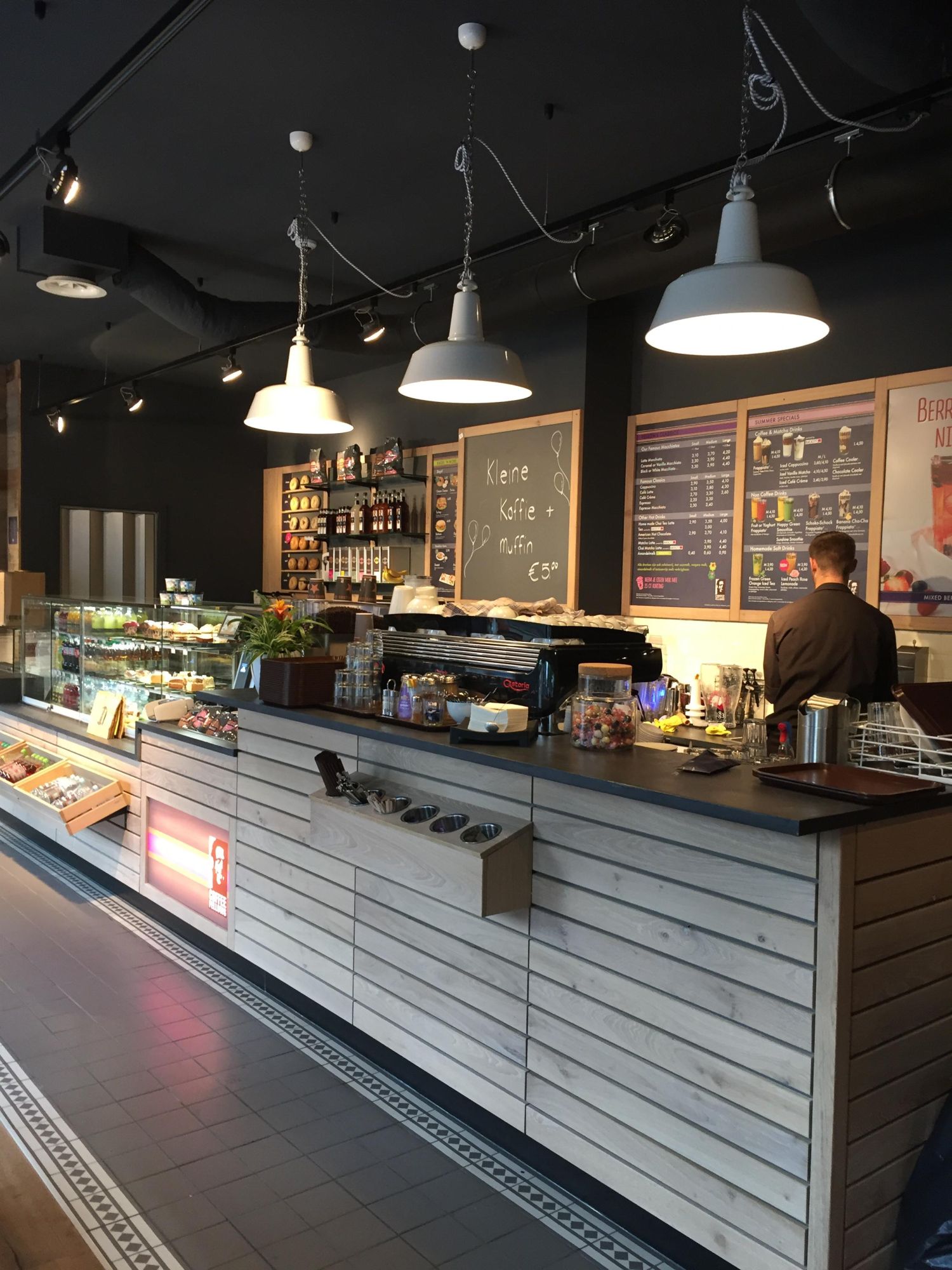 What type of furniture you should choose for a coffee house?