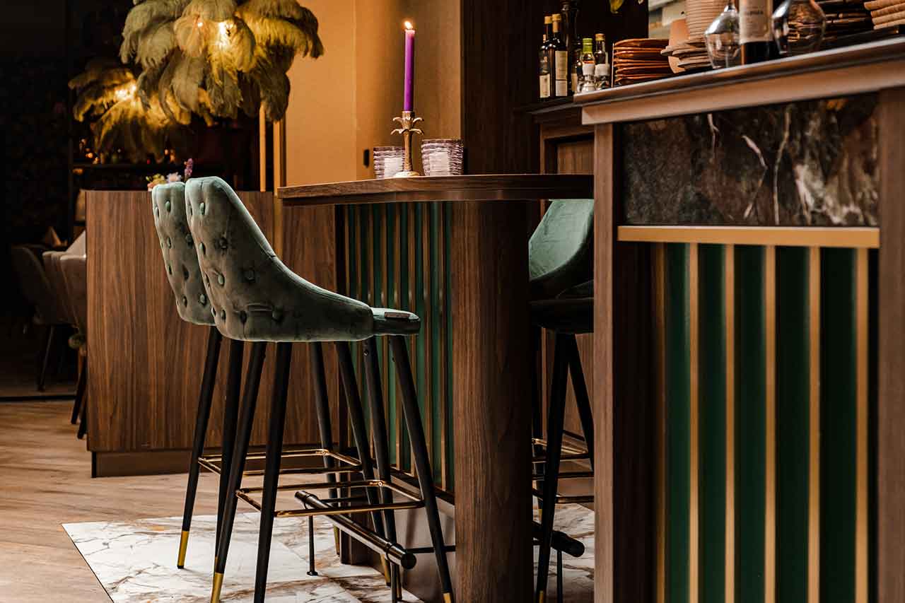Bar Stool Ergonomics for Long Service Hours