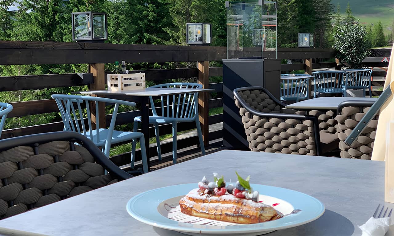 Weatherproof Fabric Guide for Outdoor Hospitality Furniture